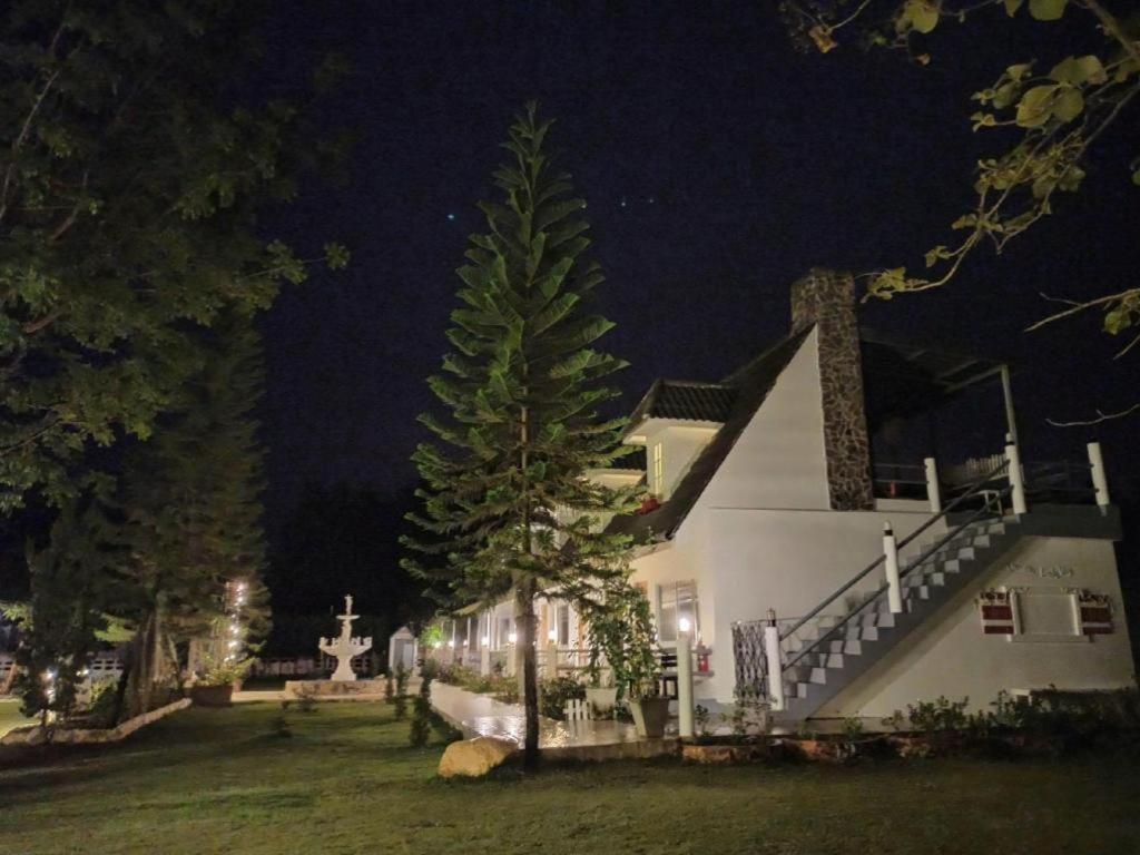 Charisma Resort Suan Phueng Exterior photo