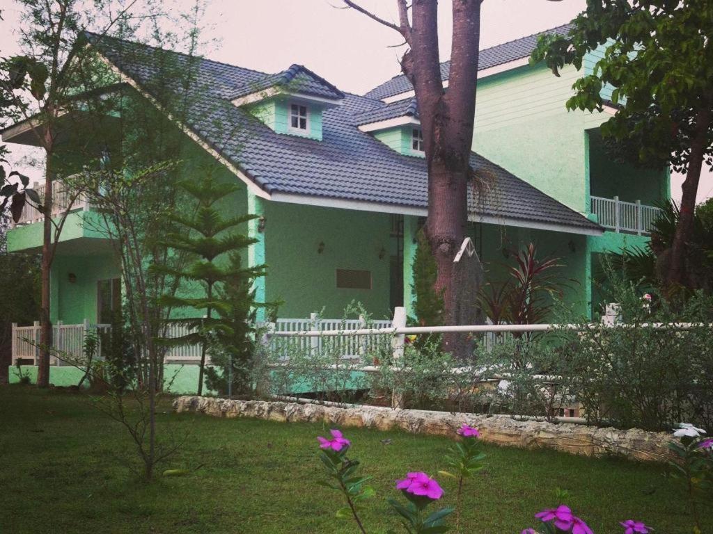 Charisma Resort Suan Phueng Exterior photo