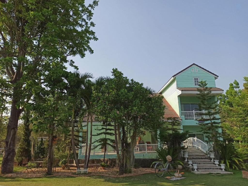 Charisma Resort Suan Phueng Exterior photo