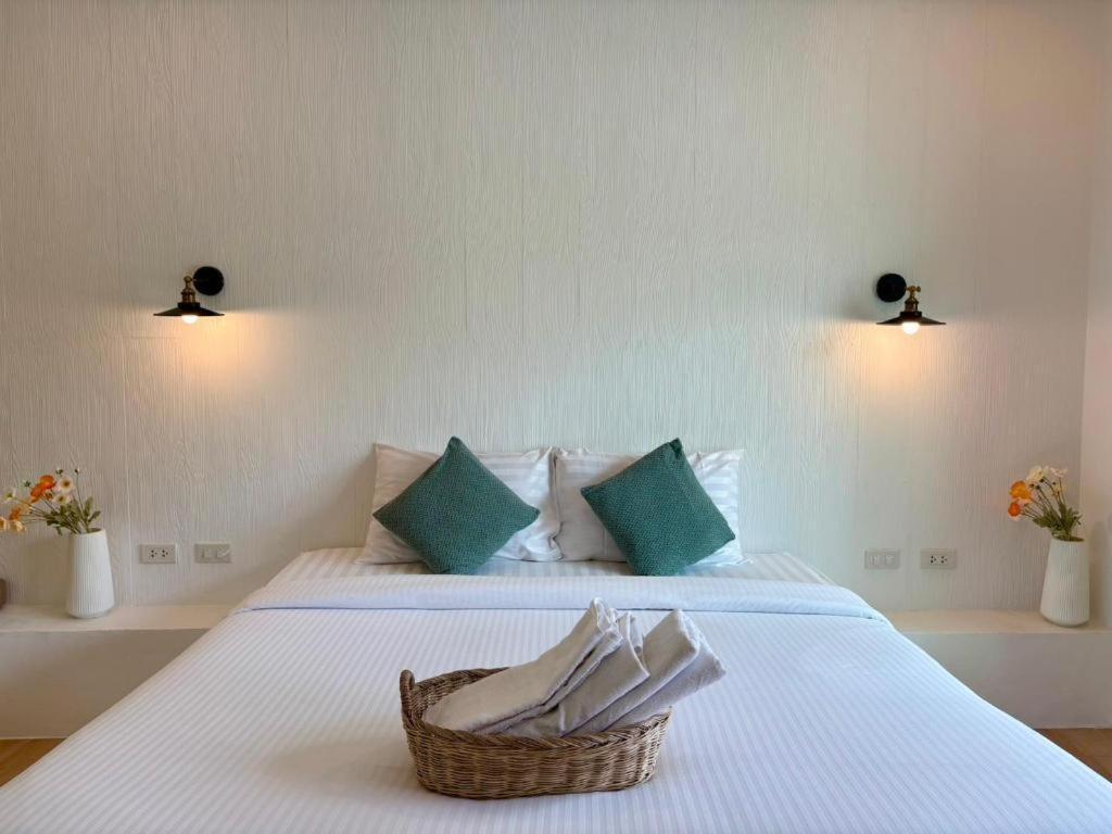 Charisma Resort Suan Phueng Exterior photo